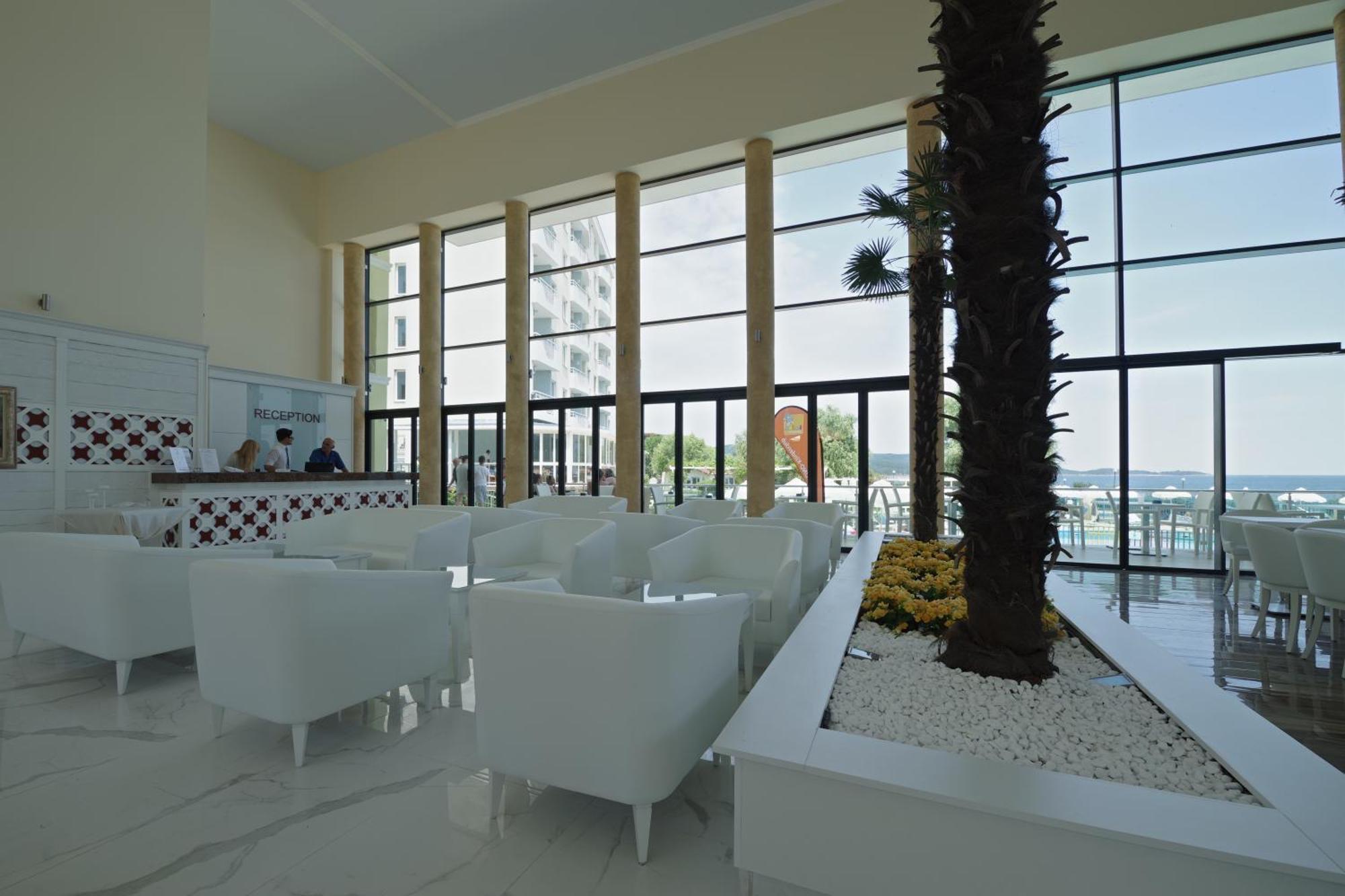 Hotel Perla Beach Club Primorsko Luaran gambar