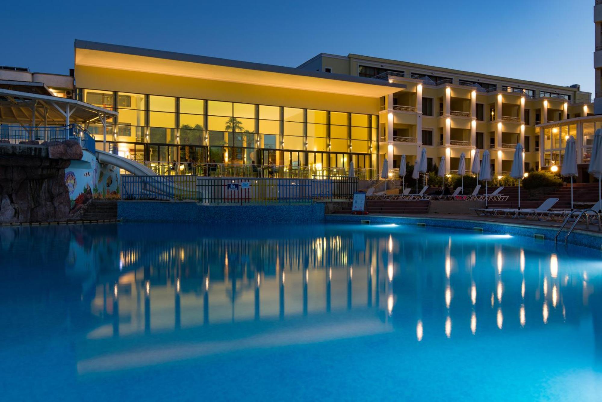 Hotel Perla Beach Club Primorsko Luaran gambar