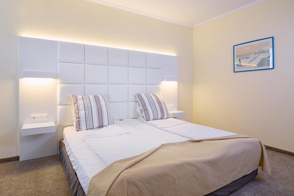 Hotel Perla Beach Club Primorsko Bilik gambar