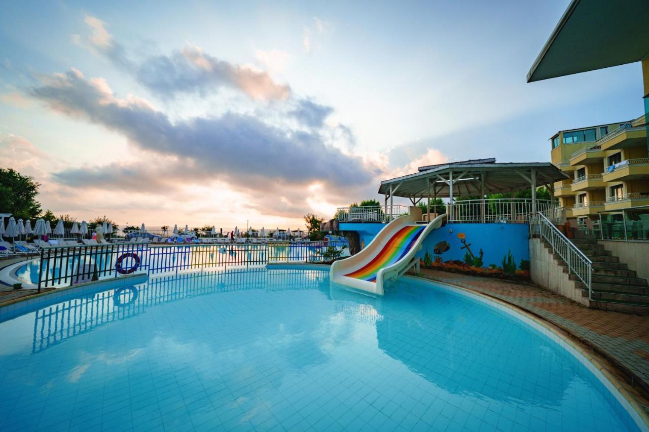 Hotel Perla Beach Club Primorsko Luaran gambar