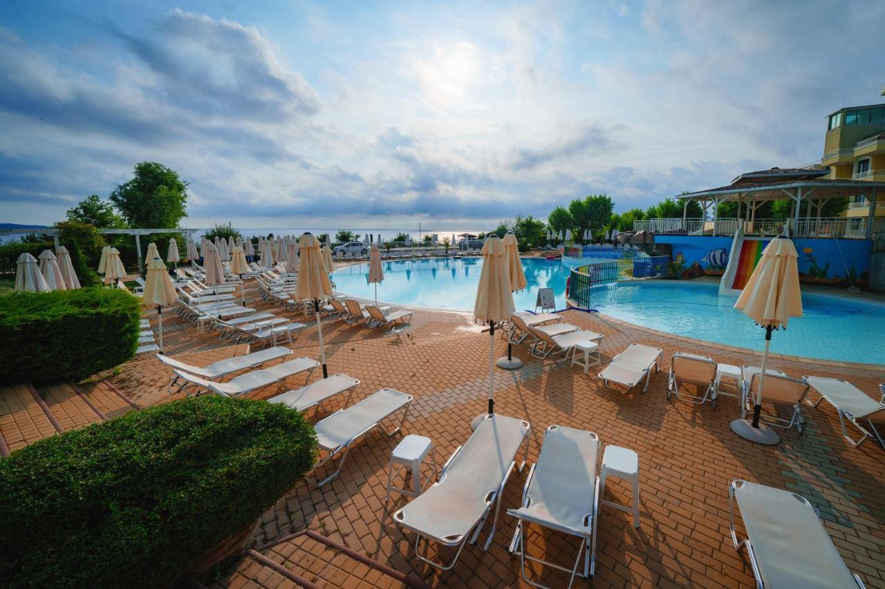 Hotel Perla Beach Club Primorsko Luaran gambar